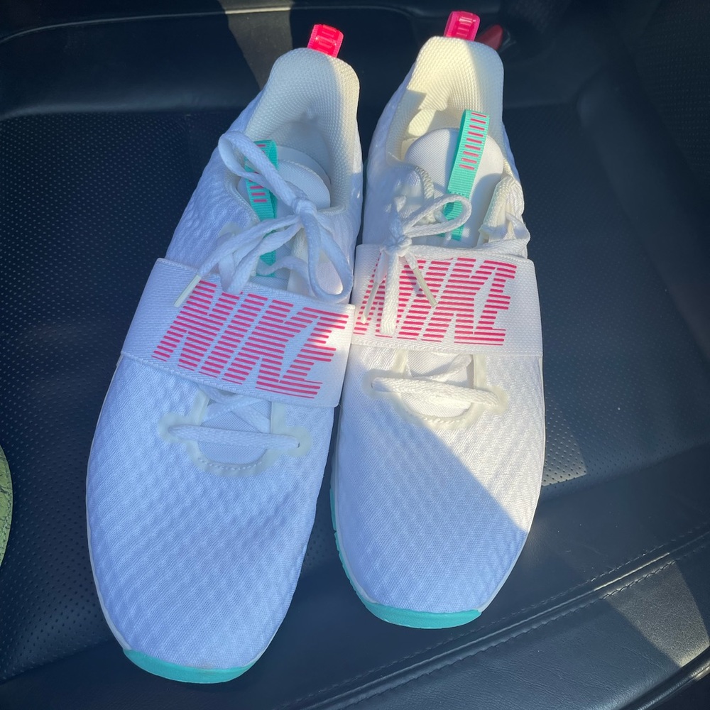 Nike running shoe - Picture 3 of 6